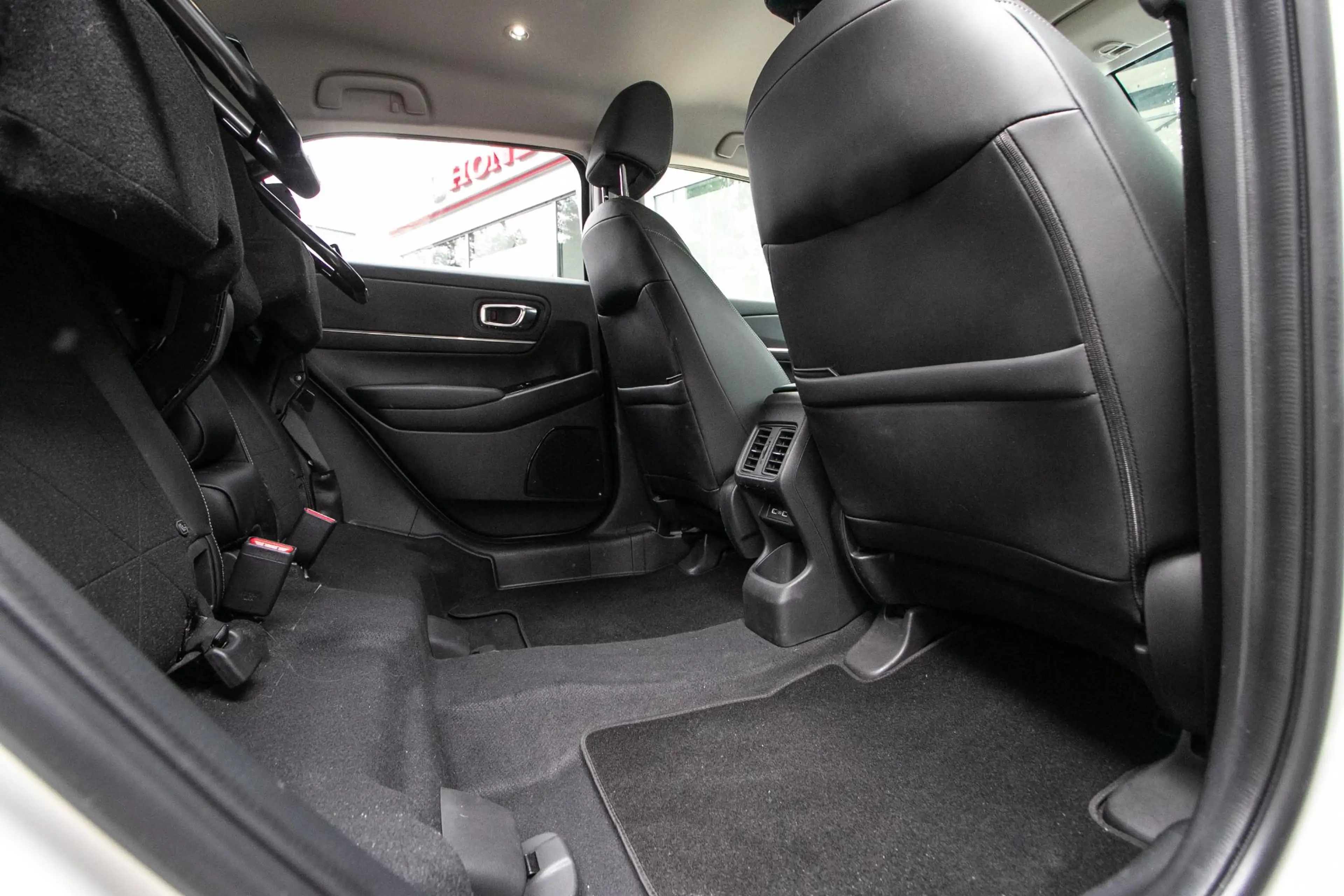 Honda HR-V 1.5 e:HEV Advance — photo 9