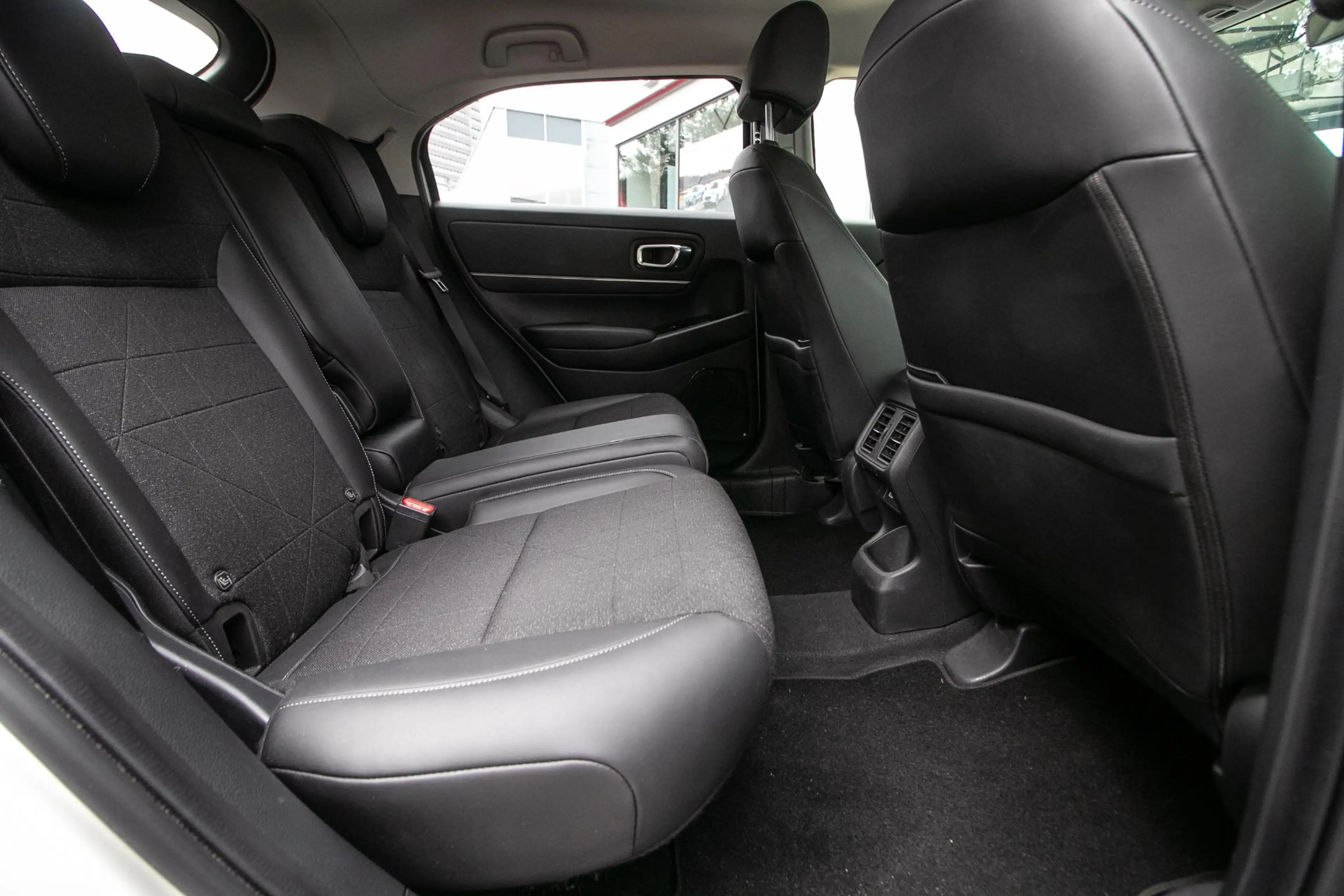 Honda HR-V 1.5 e:HEV Advance — photo 8