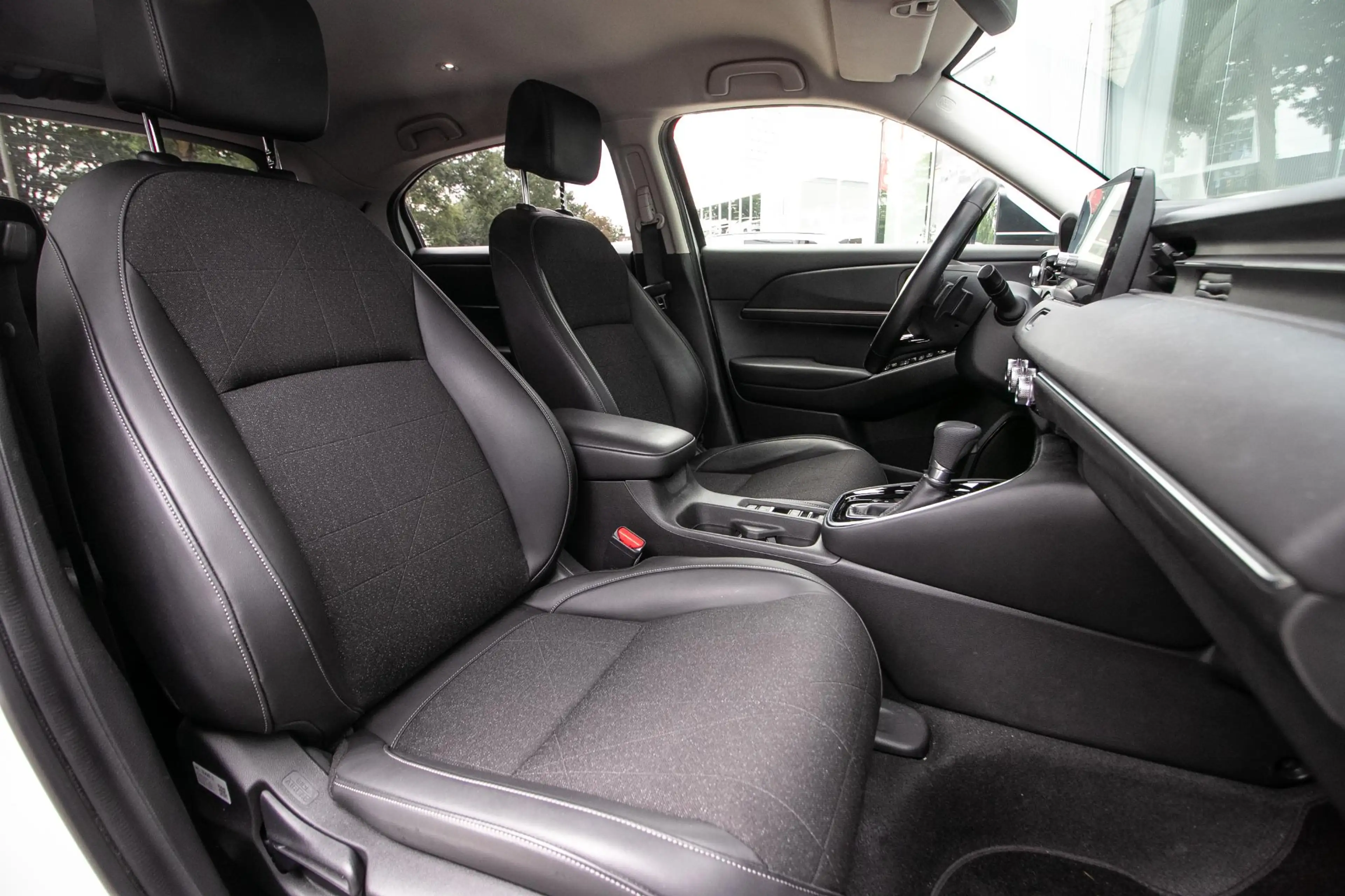 Honda HR-V 1.5 e:HEV Advance — photo 6