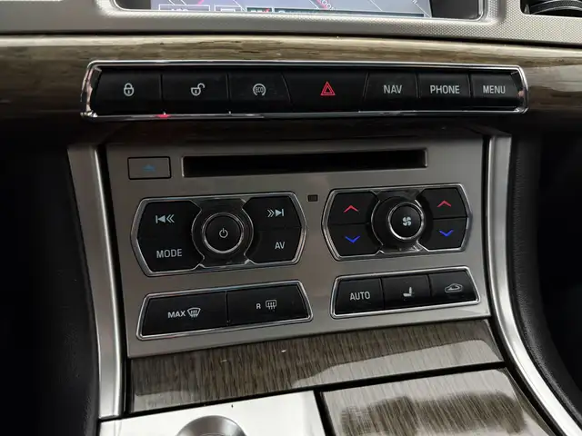 Jaguar XF view 23
