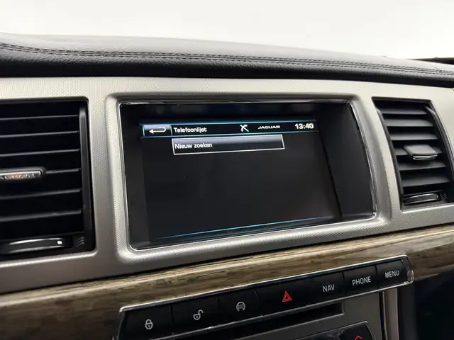 Jaguar XF view 29