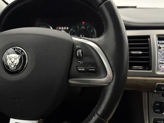 Jaguar XF view 21