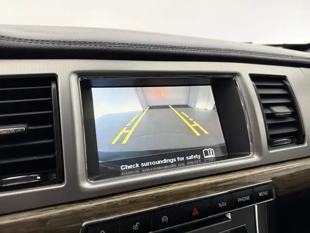 Jaguar XF view 18