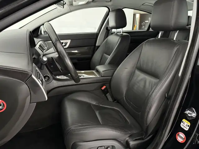 Jaguar XF view 15