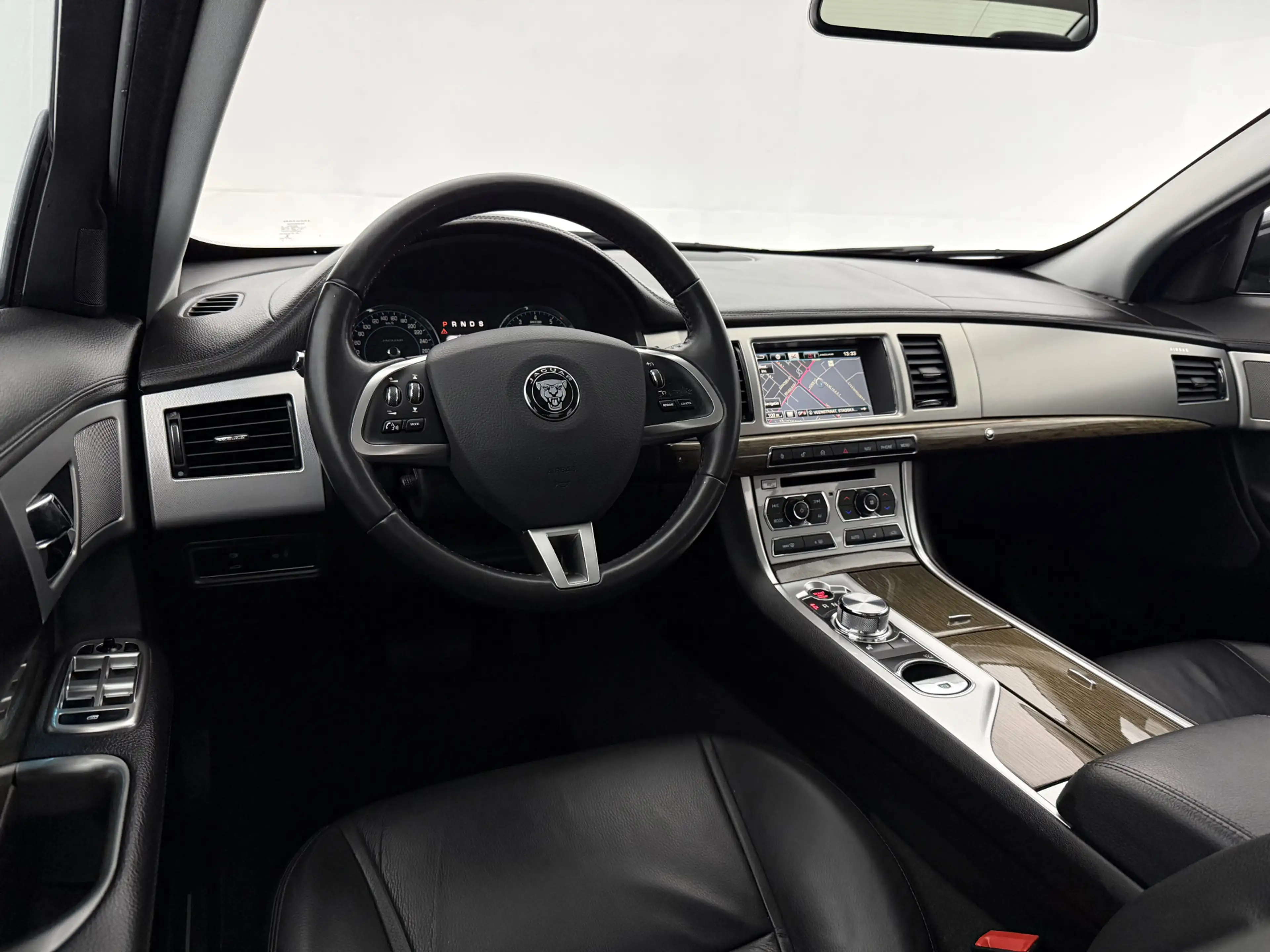 Jaguar XF 2.0 Turbo | Clima | Camera | Cruise | LED | Navi | — photo 14