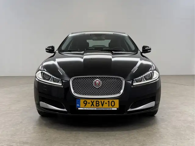 Jaguar XF view 8