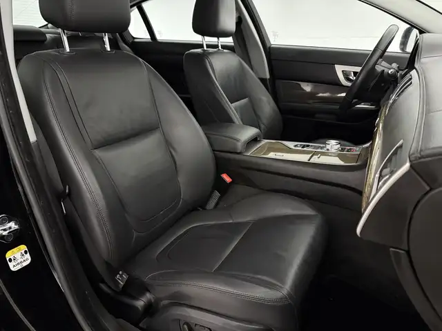 Jaguar XF view 16