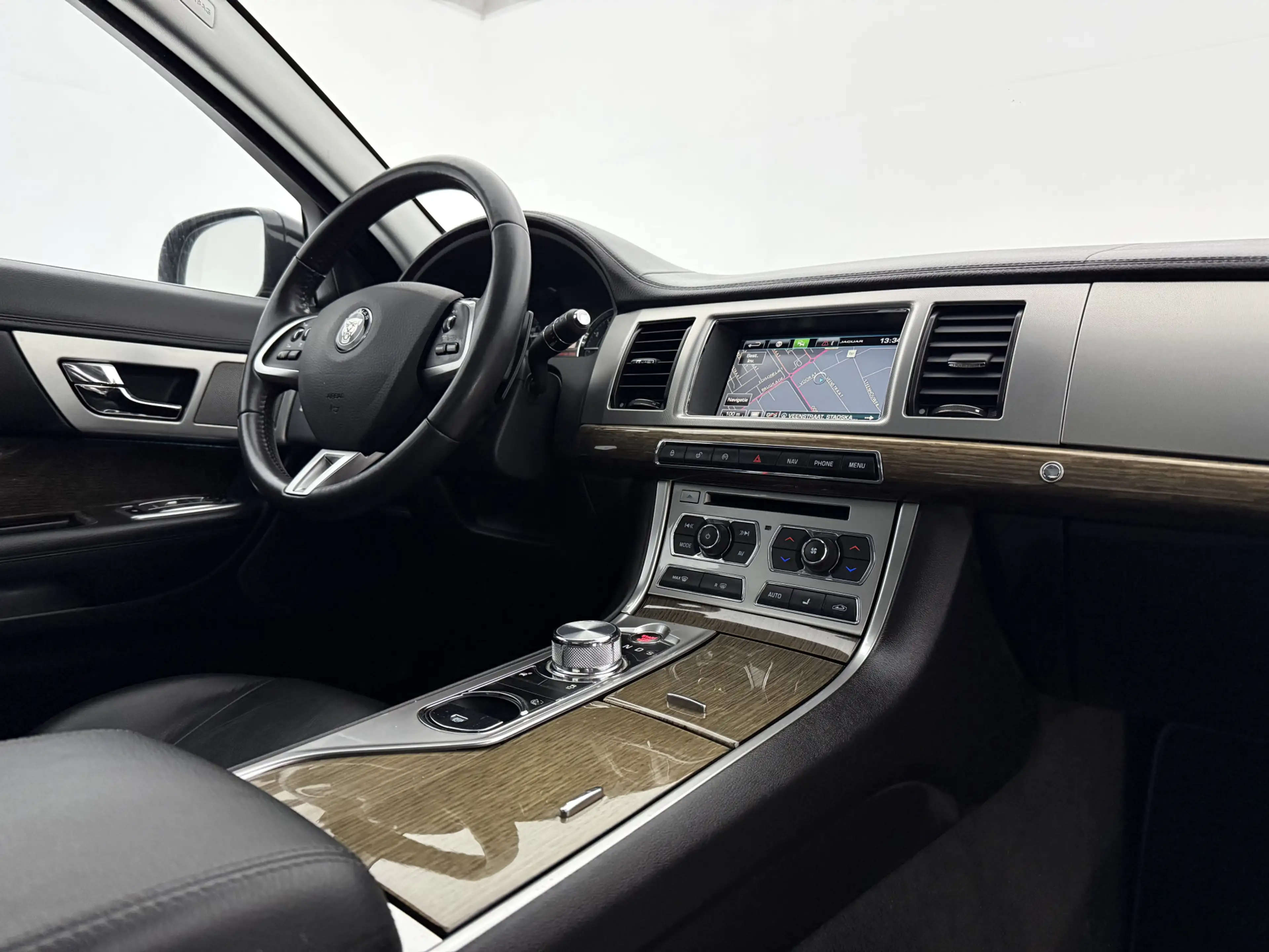 Jaguar XF 2.0 Turbo | Clima | Camera | Cruise | LED | Navi | — photo 4