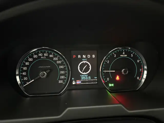 Jaguar XF view 19