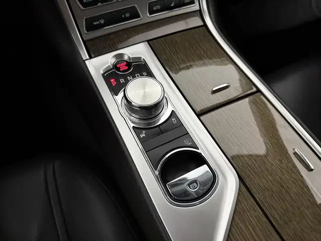 Jaguar XF view 24