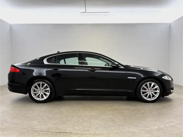 Jaguar XF view 10