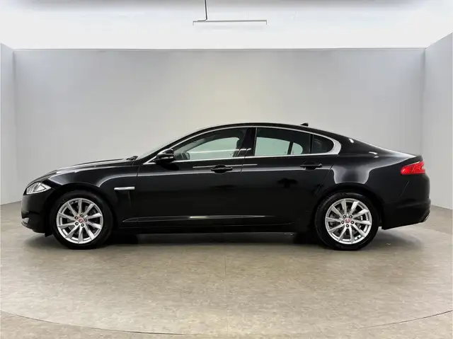 Jaguar XF view 11