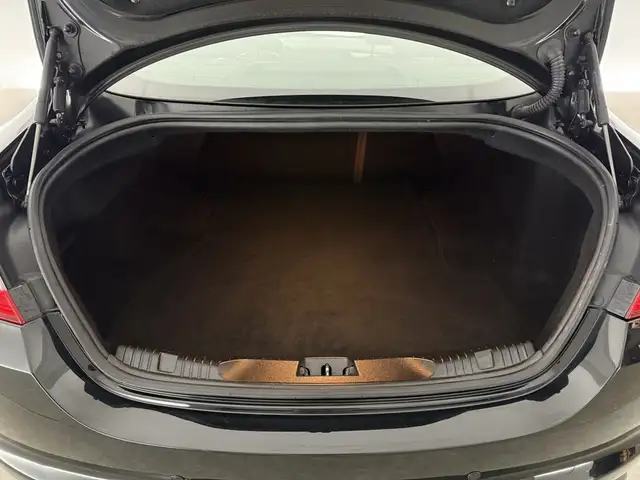 Jaguar XF view 25