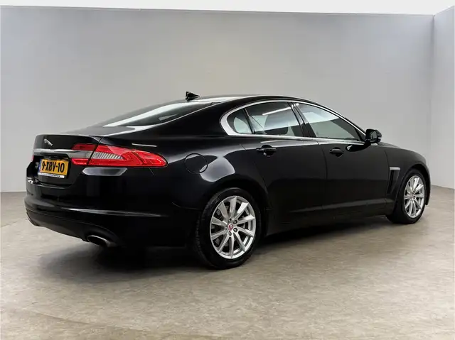Jaguar XF view 12