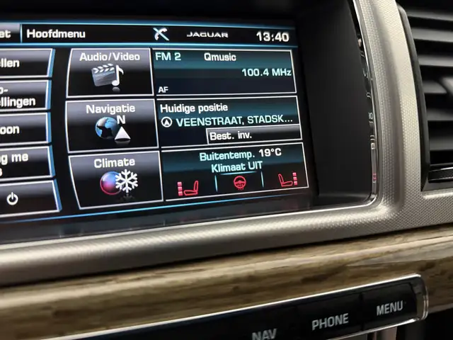 Jaguar XF view 26