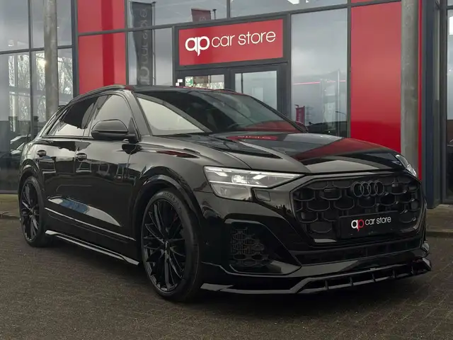 Audi Q8 view 3