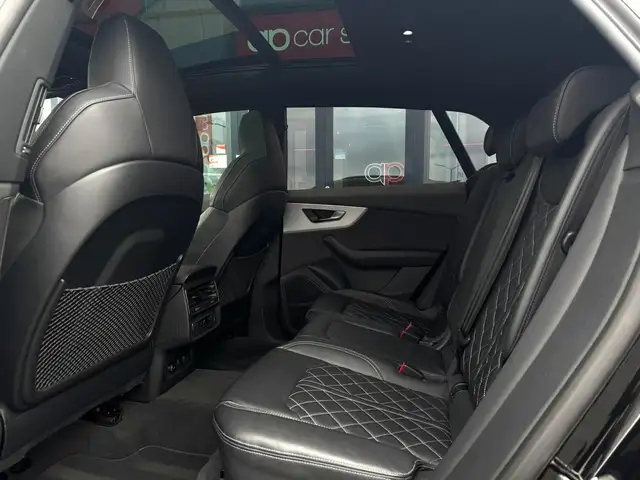 Audi Q8 view 11