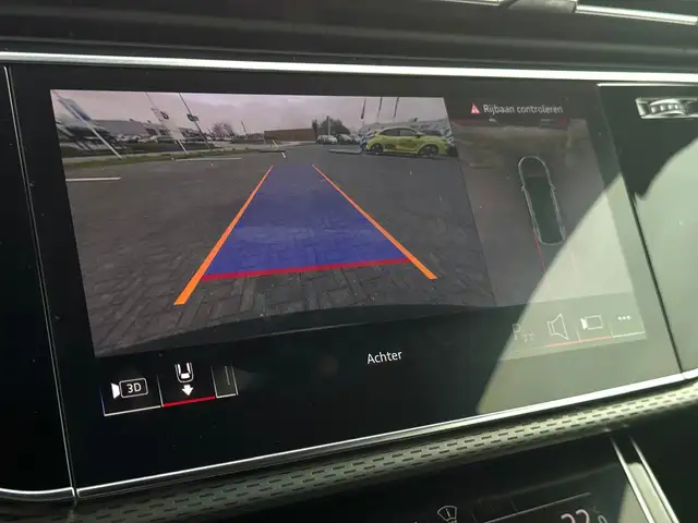 Audi Q8 view 15