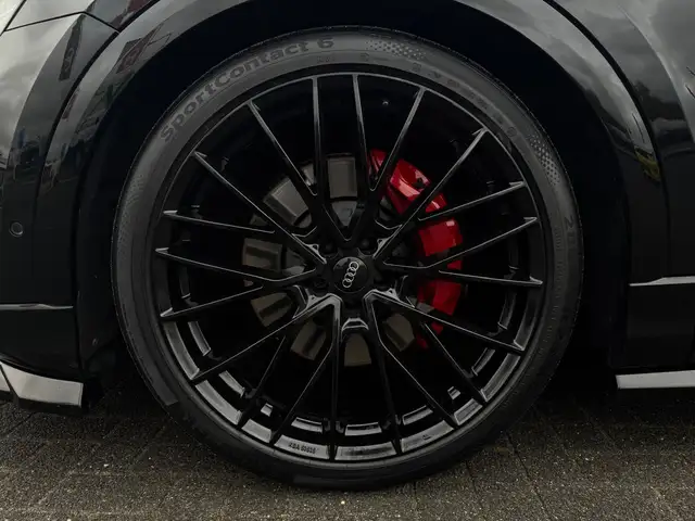 Audi Q8 view 8