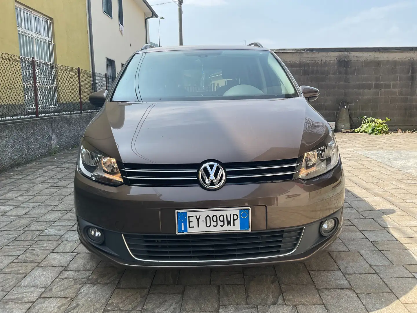 Volkswagen Touran Touran II 2010 1.6 tdi Comfortline dsg Marrón - 2