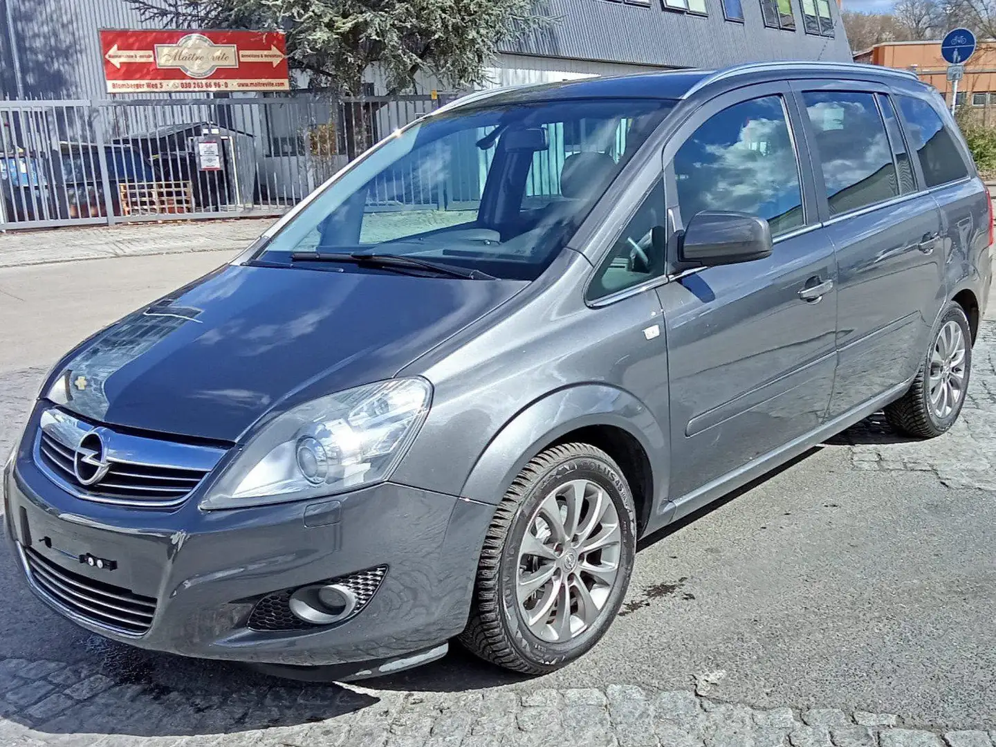 Opel Zafira Innovation "110 Jahre" Gris - 1