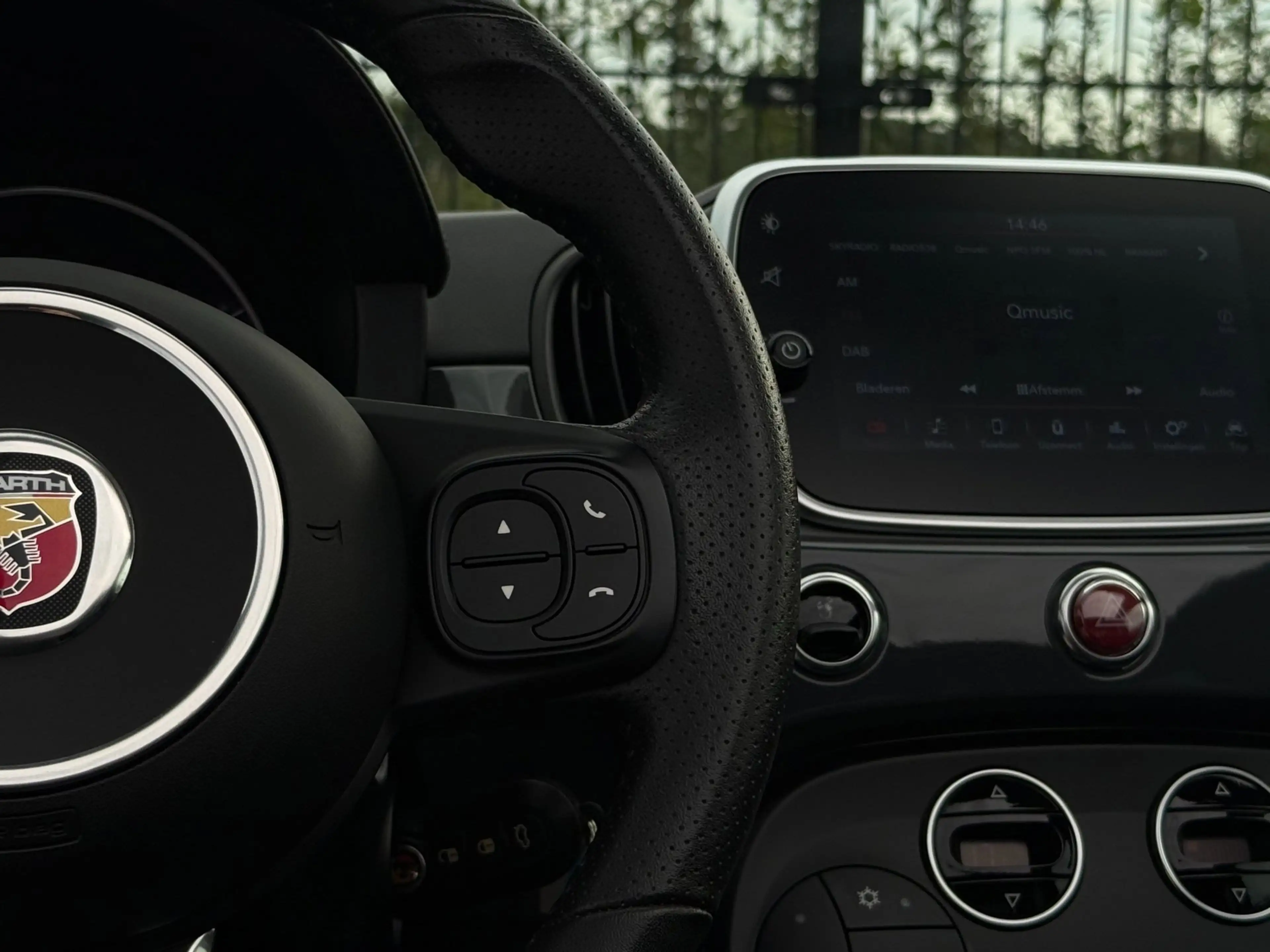 Fiat 500C Abarth 1.4 T-Jet 595 | Carplay | PDC | Bluetooth | — photo 17