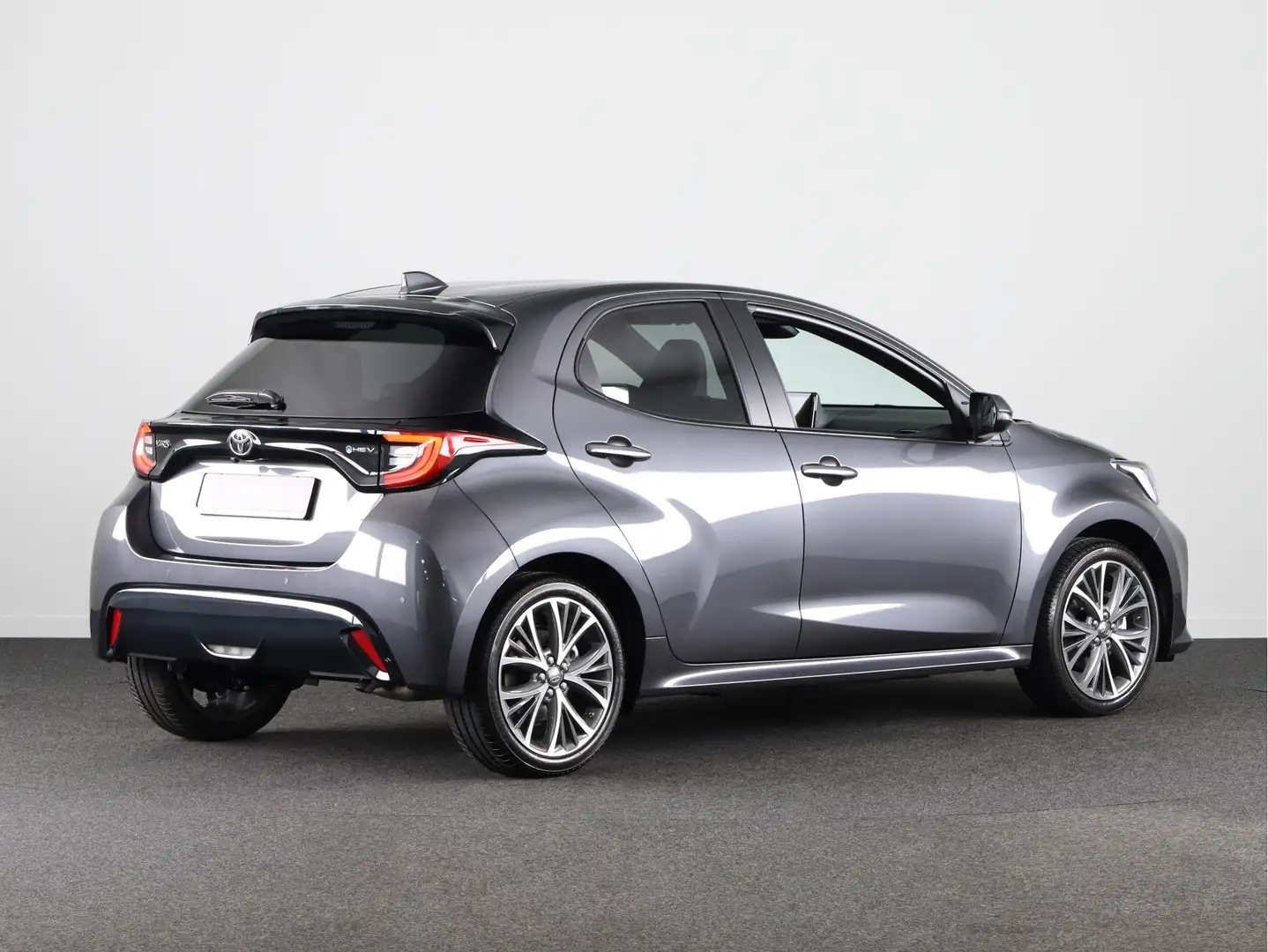 Toyota Yaris 1.5 Hybrid 130 Executive *DEMO* | Stoelverwarming Grau - 2