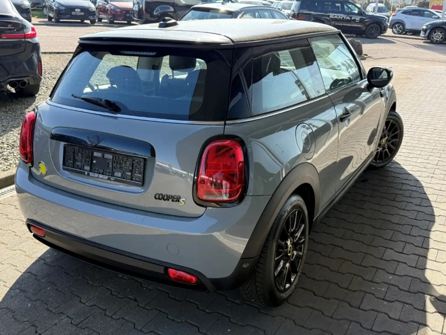 MINI Cooper SE A ClassicTrim Navi LED Klimaautom DAB Sportsitze S Grau - 2