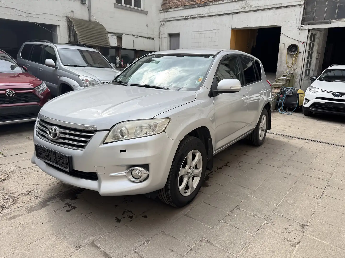 Toyota RAV 4 2.2 D-4D 4x4 Automatik Travel - 2