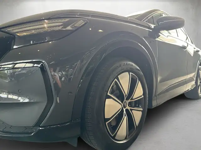 Audi E-Tron view 4