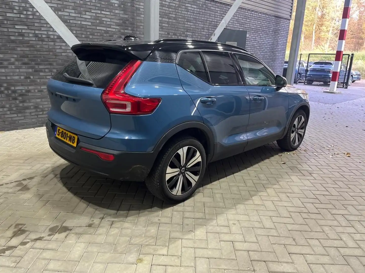 Volvo XC40 Recharge Ultimate 70 kWh Panoramadak | ACC | 360° Blauw - 2