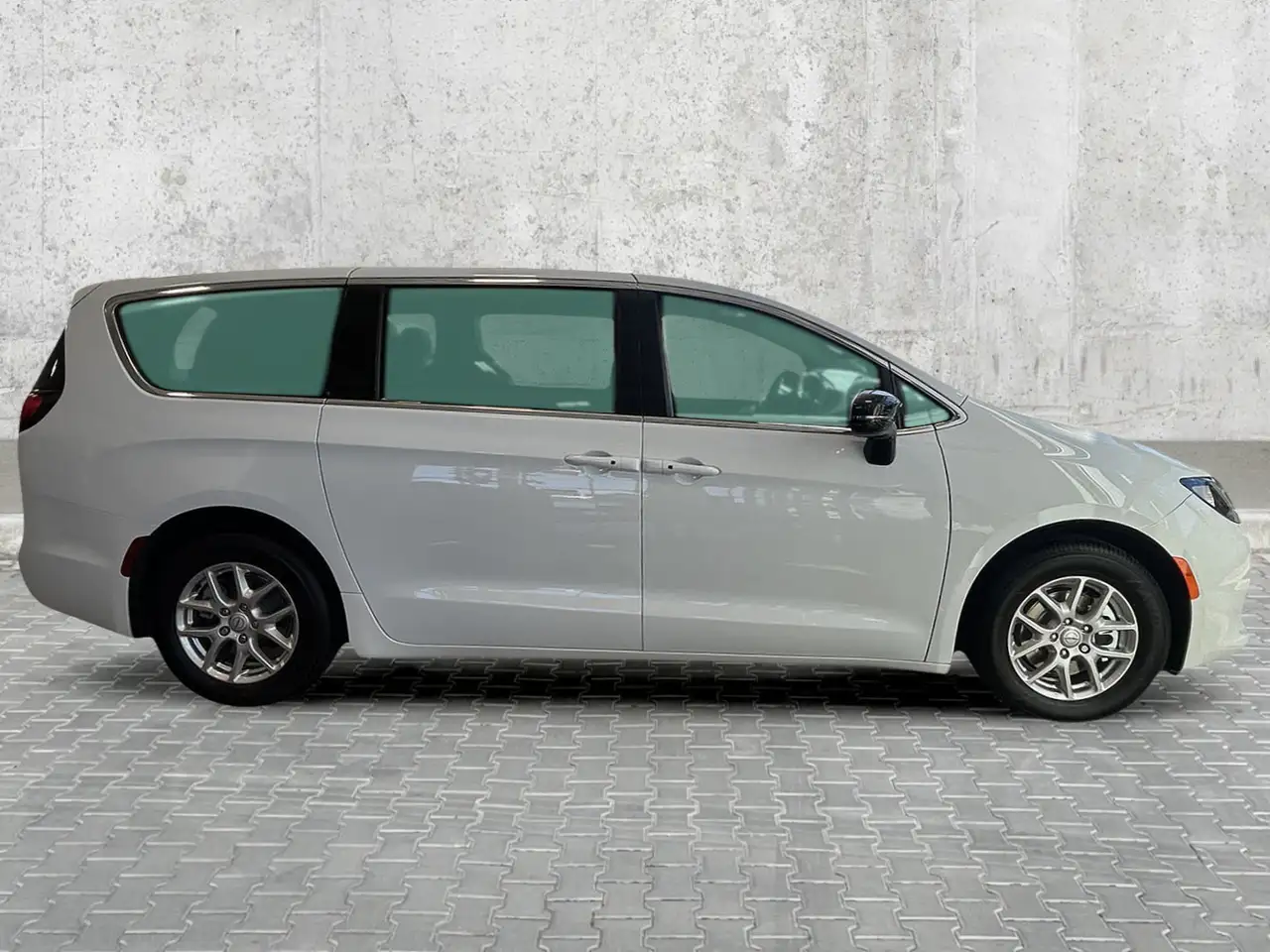 Chrysler Grand Caravan снимка Chrysler Grand Caravan