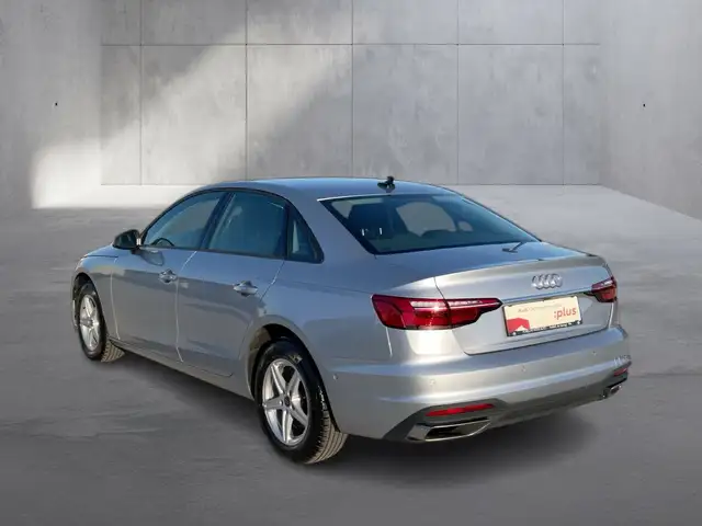 Audi A4 view 4