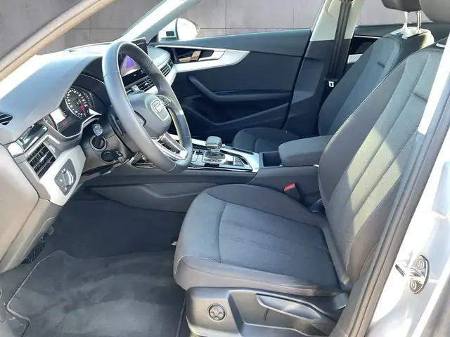 Audi A4 view 10