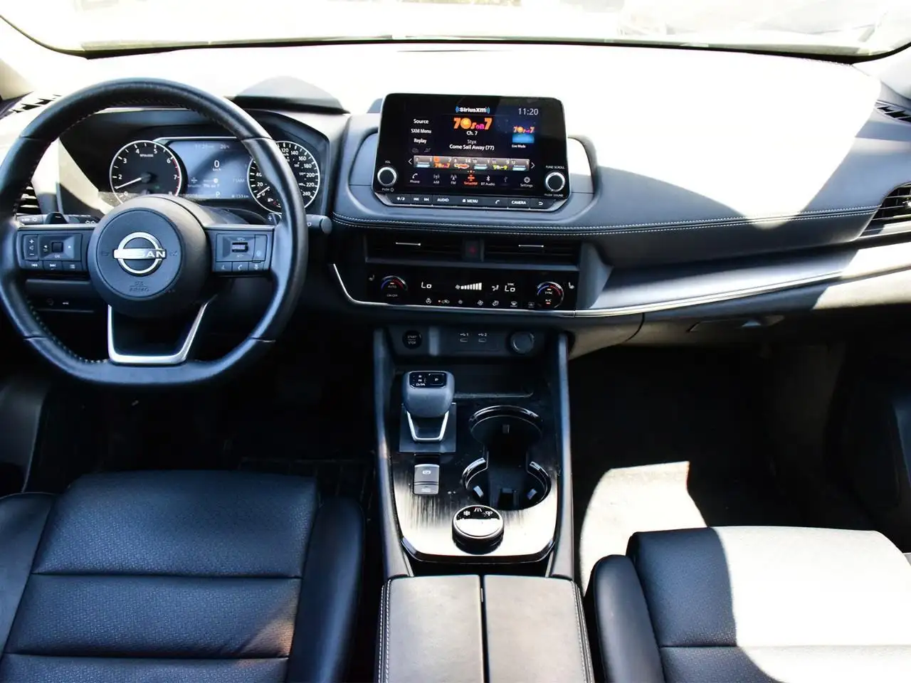 Nissan Rogue fotografie Nissan Rogue