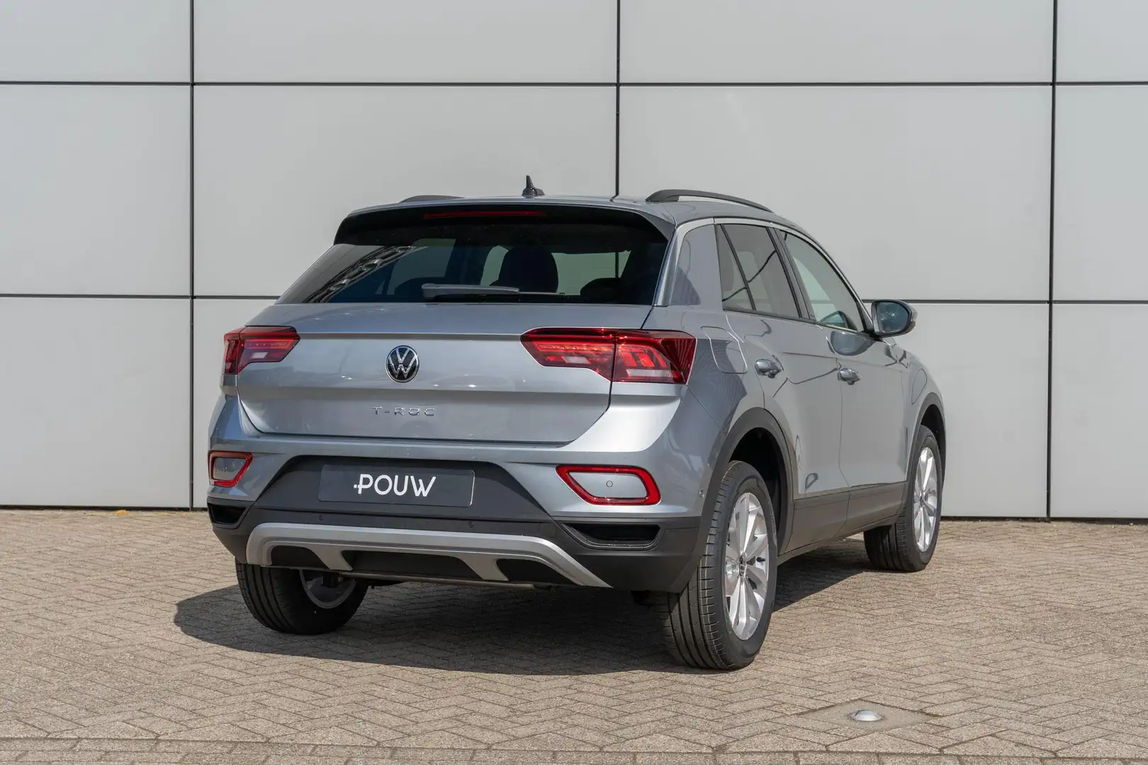 Volkswagen T-Roc 1.5 TSI 150pk Life Edition | Stoel Pakket | Climat Zilver - 2