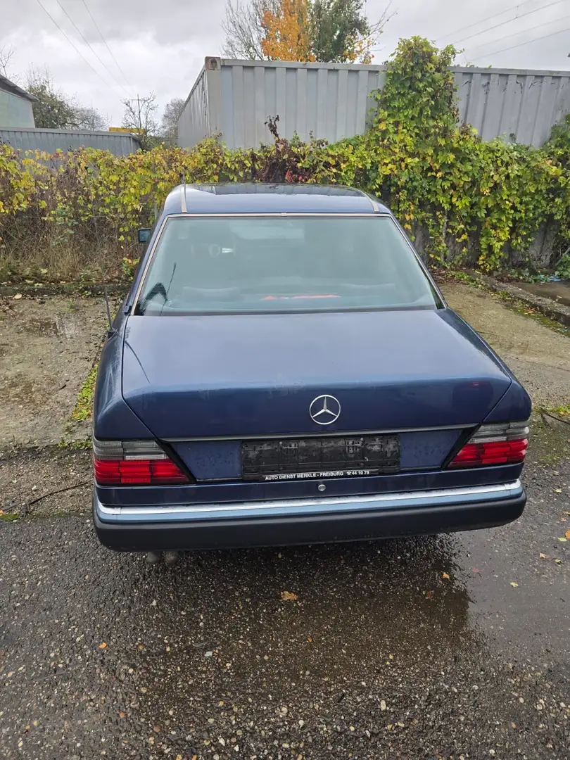 Mercedes-Benz E 300 E-24 Bleu - 2