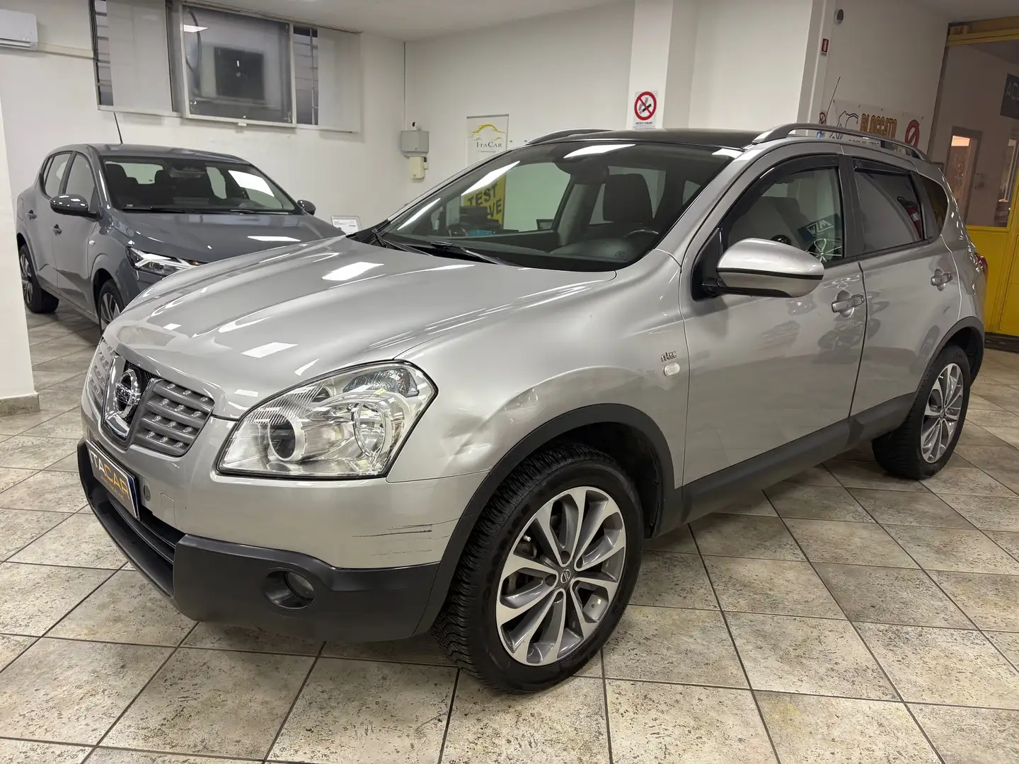 Nissan Qashqai 2.0 16v N-Tec Silber - 1