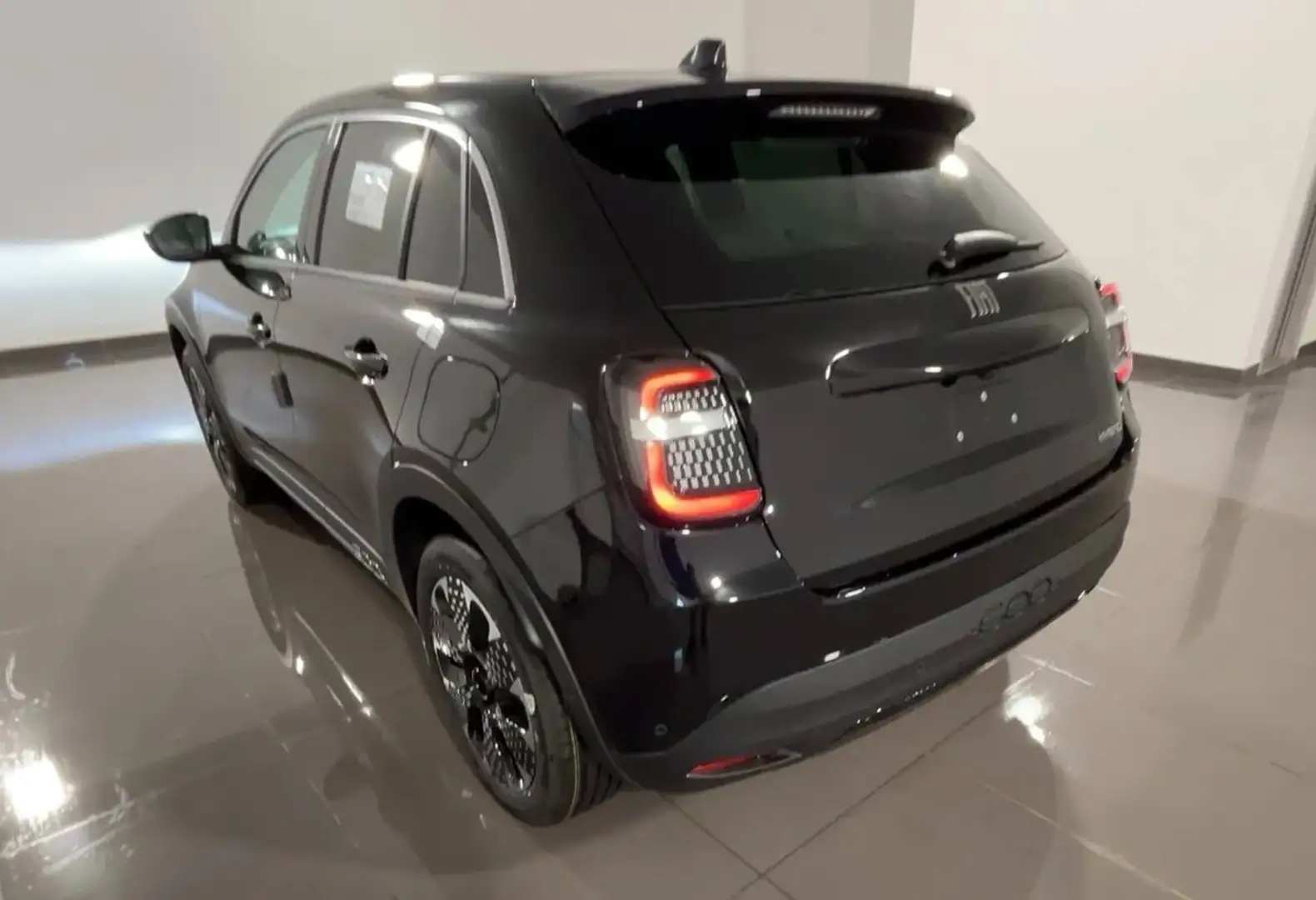 Fiat 600 Hybrid DCT MHEV La Prima Noir - 2