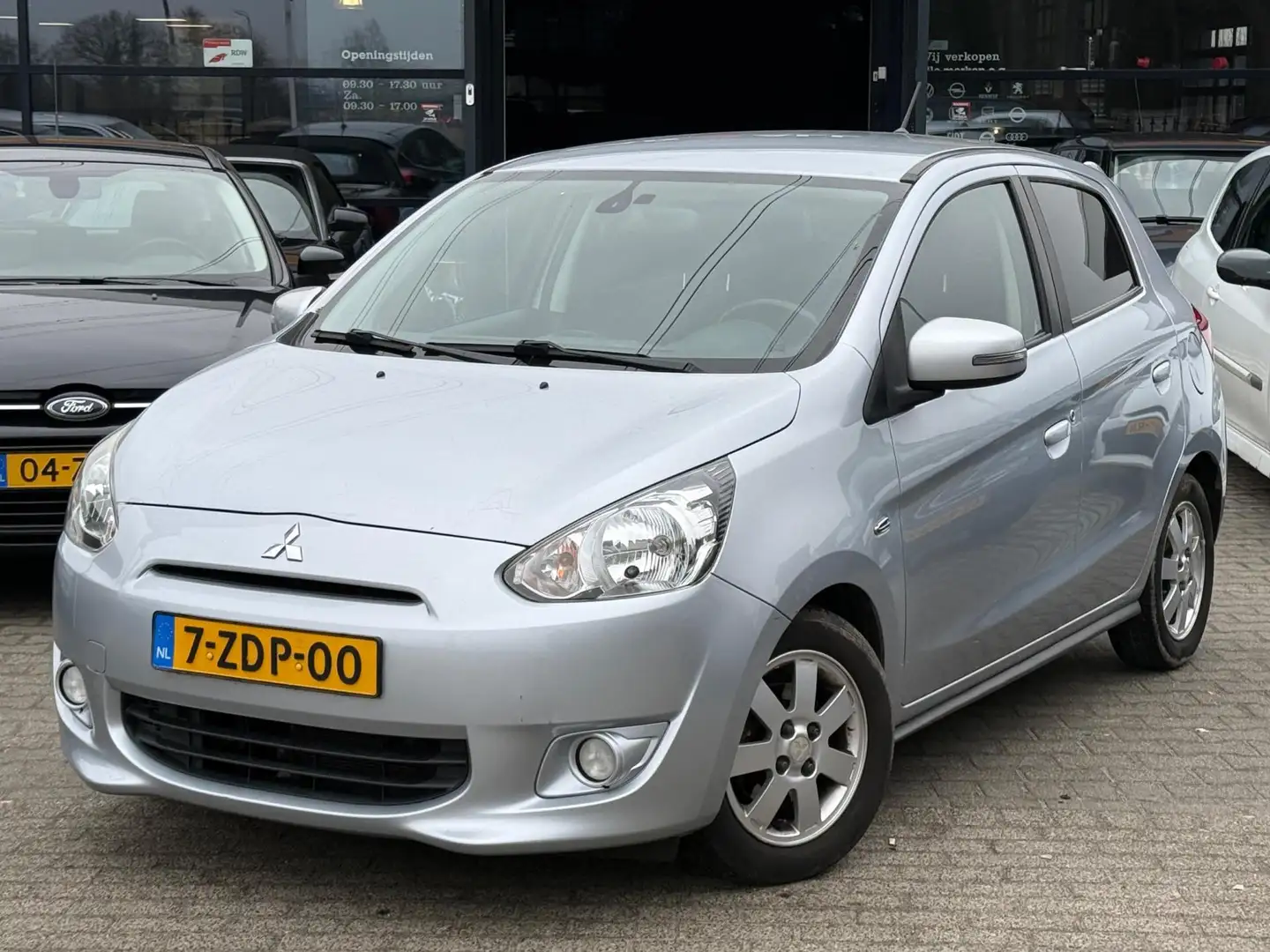 Mitsubishi Space Star 1.0 Intense CLIMA/KEYLESSGO/LMVELGEN/APK 26-03-202 Grau - 2