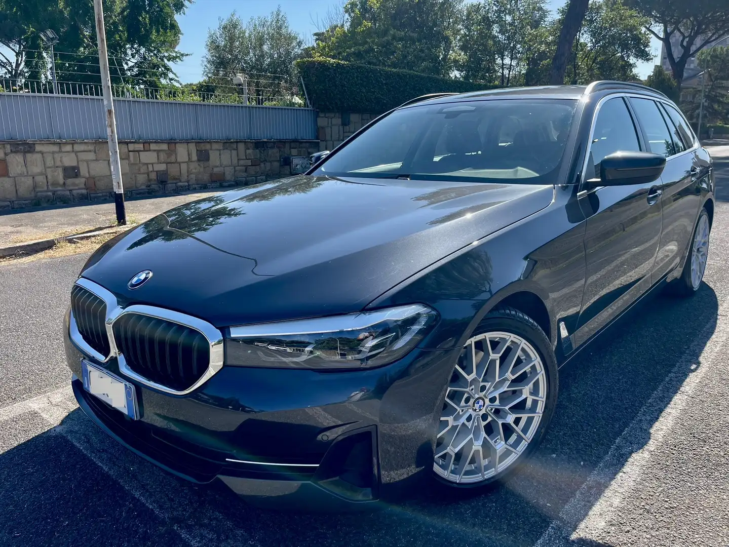 BMW 520 520d Touring mhev 48V Business auto Gri - 1