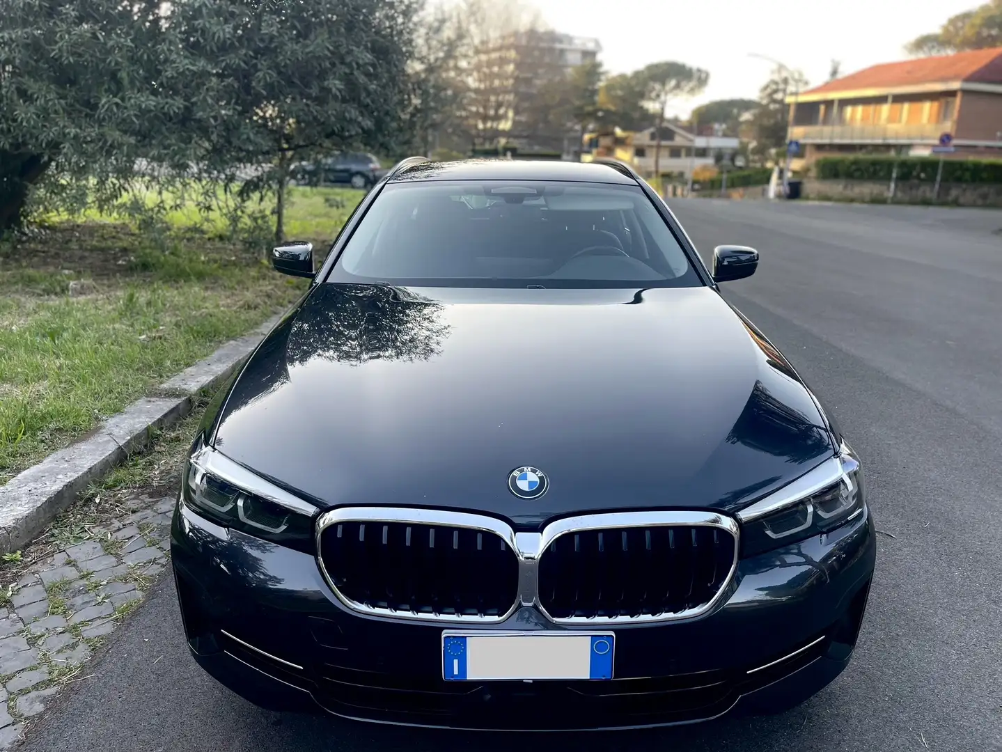 BMW 520 520d Touring mhev 48V Business auto Grigio - 2