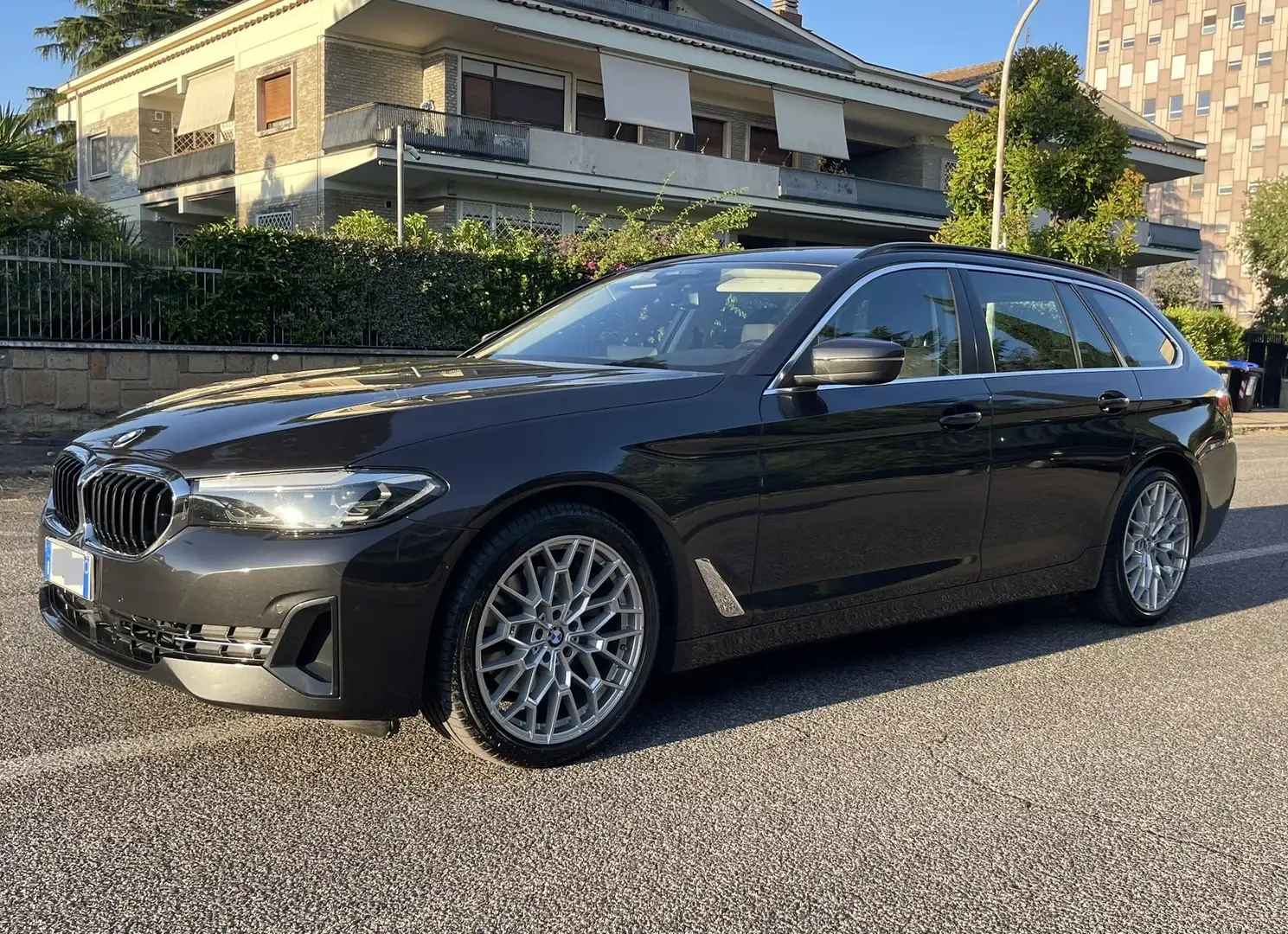 BMW 520 520d Touring mhev 48V Business auto Grigio - 2
