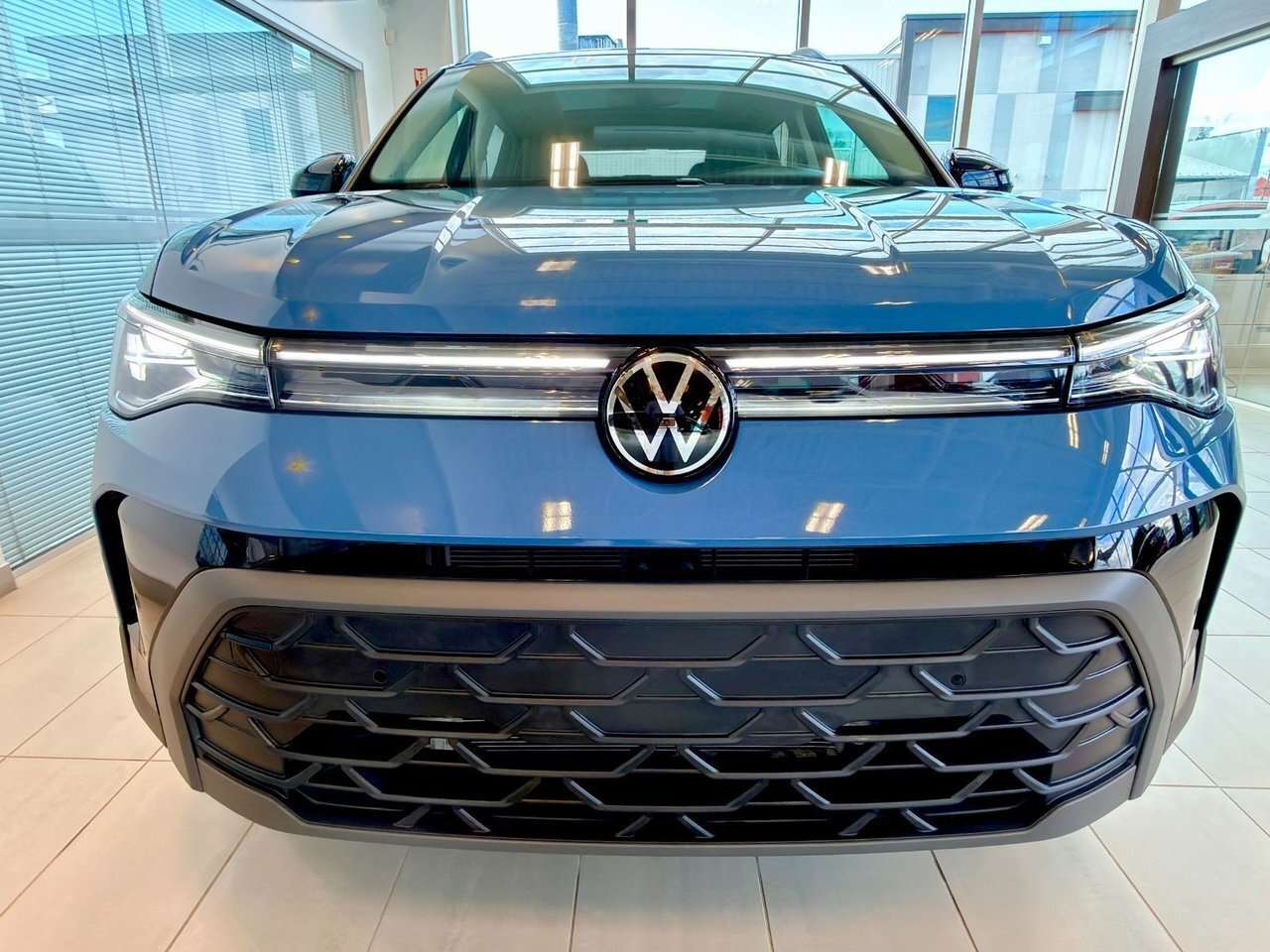 2026 Volkswagen Taos Comfortline Black Edition Traction intégrale, toit — снимка 1