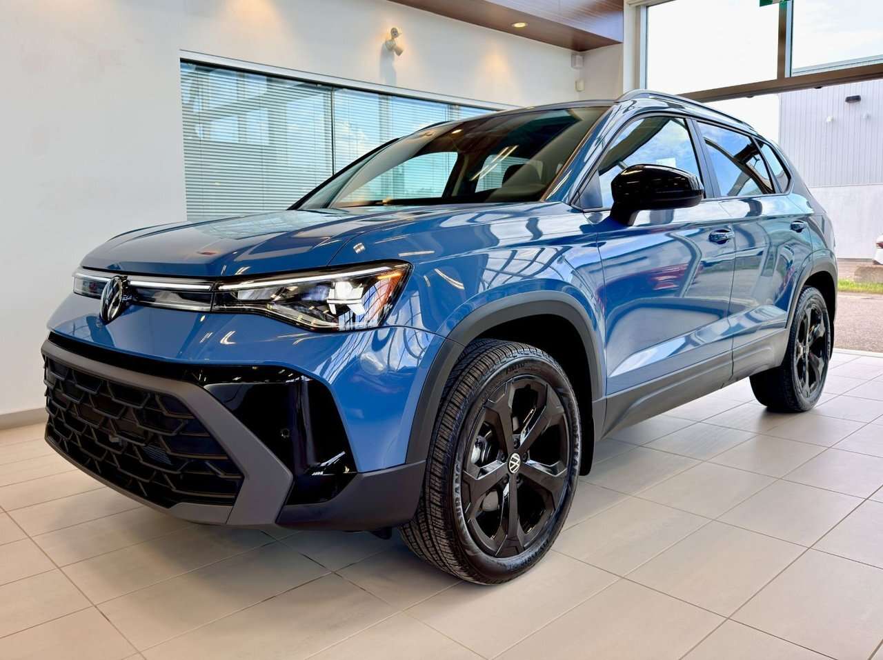2026 Volkswagen Taos Comfortline Black Edition Traction intégrale, toit — снимка 1