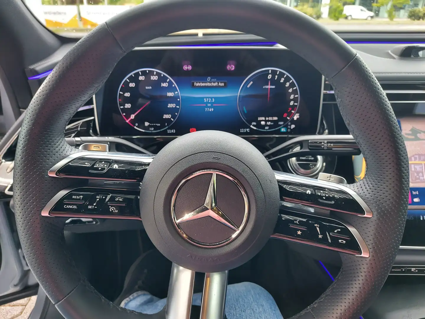 Mercedes-Benz E 400 E 400e 4Matic 9G-TRONIC Stříbrná - 2