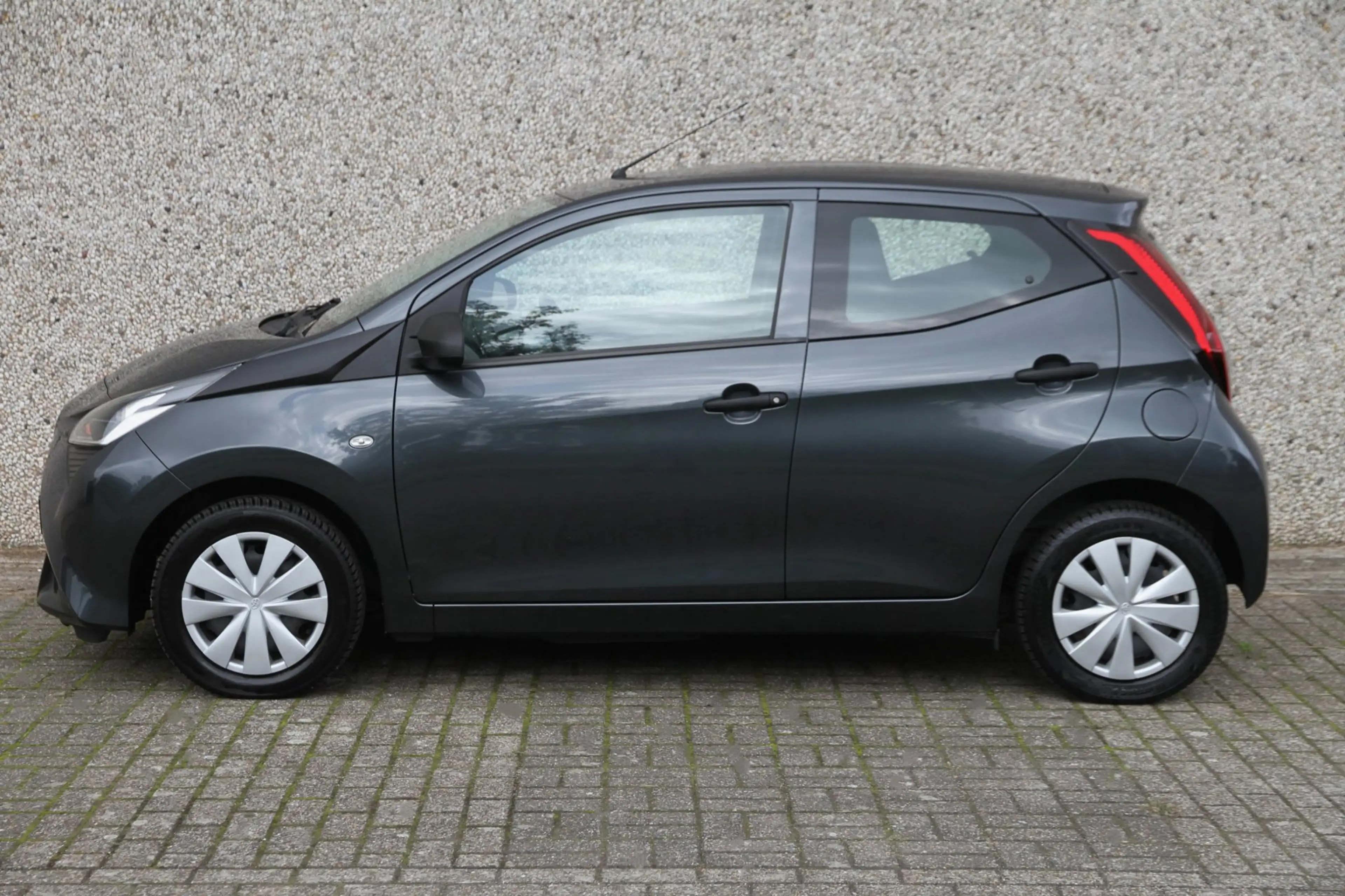 Toyota Aygo 1.0 VVT-i x-fun / Van 1e eigenaar / Airco / Elektr — photo 2