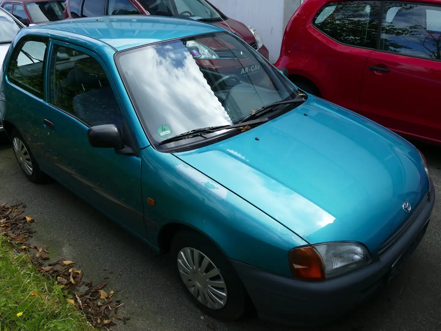 Toyota Starlet 1.3 Automatik Klima Radio Bluetooth HU/AU 09/2026 Grün - 2