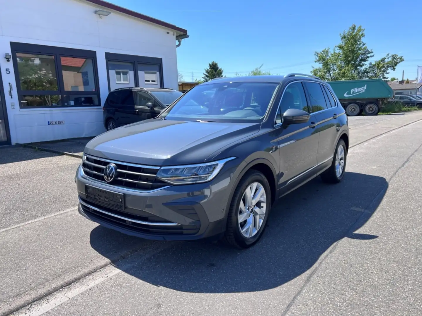 Volkswagen Tiguan 1.5TSI Move 18'' ACC NAVI LED RFK PDC SHZ Gris - 2