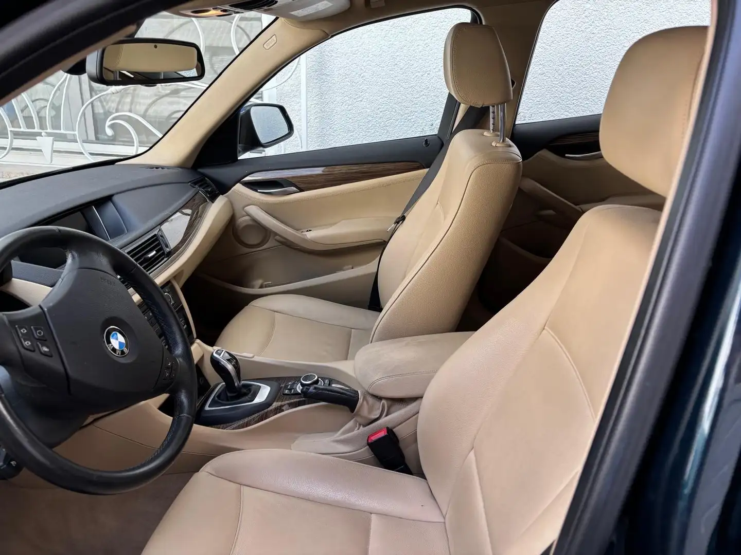 BMW X1 X1 sDrive20i Aut. xLine Schwarz - 2